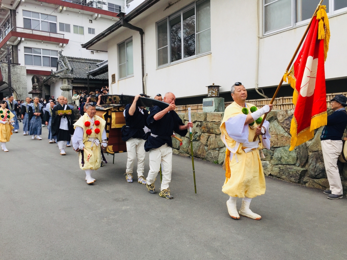 Yoshino sakura procession